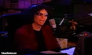 Rubia Pierde Su Ropa En Juego En Howard Stern Show