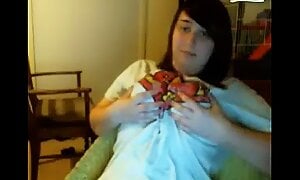 18YO BRITISH CHUBBY TEEN SHOWING ON WEBCAM
