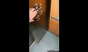 QUICK ELEVATOR BLOWJOB