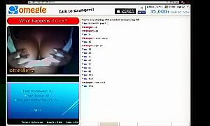Girl with big tits plays with them on Omegle