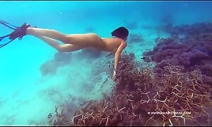 Мило муаре (milo moire) плавает голая | explicit, uncensored, nude, sex, orgy, откровенные сцены, teen HD