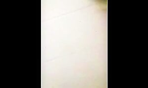 Padre argentino espia hija en el baño parte 4