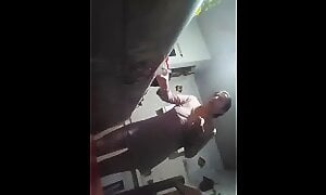 Padre argentino espiando a la puta de la hija