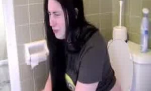 Brunette gal fart and shit solo