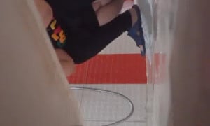 Pissing milf - video 2