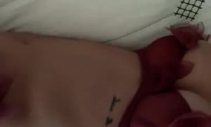 Aletrevino!! Nude show on bed...