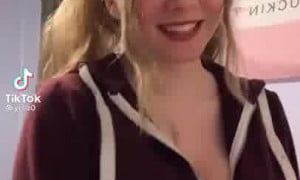 Hot Girl Show Off hot Body in the Pool - Yellz0