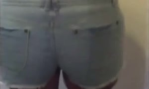 Desesperada cagou no short gemendo alto