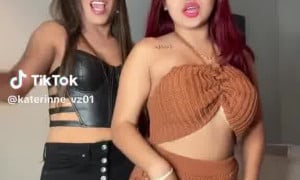 Katerinevz01 - Sexy with her friend