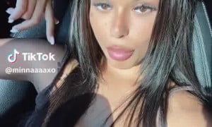 Minaaxo - Sexy in car