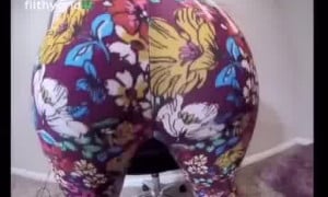 Huge fat ass fart and twerk