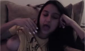 Shows Tits
