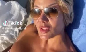 Monicest - Sexy in the pool