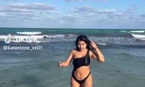 Katerinevz01!! Hot sexy bikini...