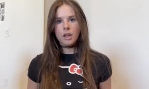 Lexi Marvel show big ass in bedroom!!! So hot