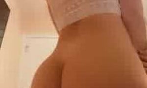 Emarrb porn - No panties show Nice Booty