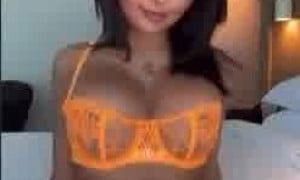 Kikikattan try on lingerie