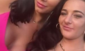 Nicol Kremers porn video - Lesbians Kiss