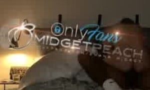 Valentina Midget  porn - Sucks and fucks a BBC / Doggy