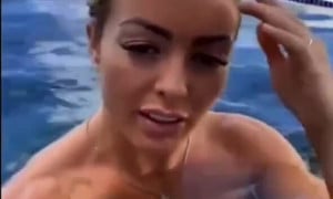 Mandy rose - Nude show in pool...