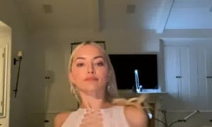Lindsey Pelas Night Time Livestream  