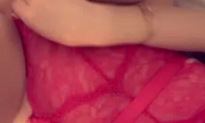 Mellooow - Masturbating On Bed Video