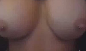 Paige Vanzant - show natural boobs on cam