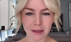 Kallmekris - Sexy in bedroom...