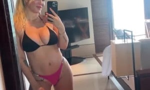 N.aked body on mirror! HOT - Wanda Nara