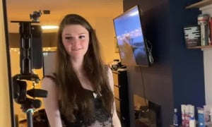 F1nn5ter - Show Body Sexy on Chair OMG