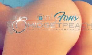 Valentina Midget  sextape - Nude shaking pussy in front cam