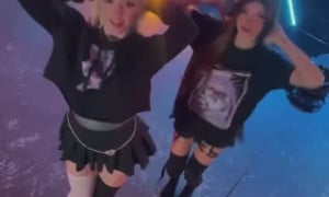 Puppiwi Naked Tease Tits With Her Friend Video Trending