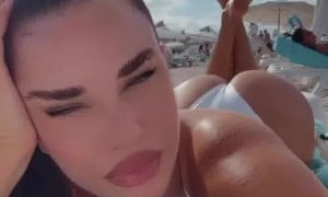 Ivana Knoll - Sexy on beach