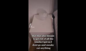 Snowmixy Nude show Big Boobs in kitchen