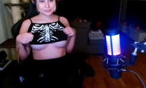 Snowmixy Naked Shower Nipples On Livestream  