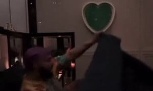 Drake  Viral Twitter - Fucking On Bed With Girl Friend