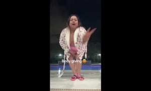 Shawty Bae  Video - Dance Nude Body In Pool