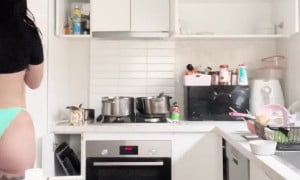 6ar6ie6 nude big boobs in kitchen