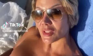 Monicest sexy in the pool