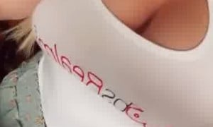 Pomponette - Sexy show juicy big boobs
