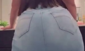 Bbw farts on toilet