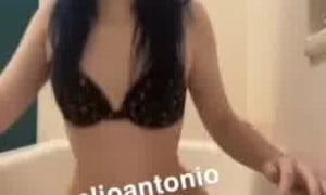 Sariah farts on dildo