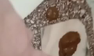 Глотает