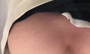 Chinese girl fart while chatting with friend