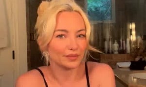 Lindsey Pelas Fishnet Fit Livestream