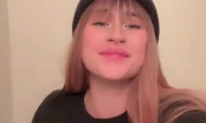 Girl farting - video 685