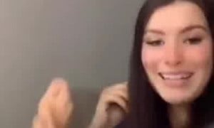 Lives Feet (T1kT0k)
