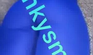 Girl farting - video 798