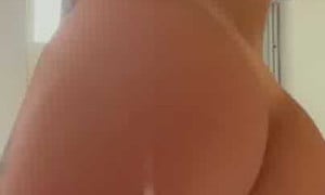 Ellierae.00 Prepares For A Dildo Session