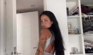 Buunnymia Shows Off Her Hot Ass In Swimsuit
